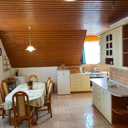 Ildiko Lak Vonyarcvashegy