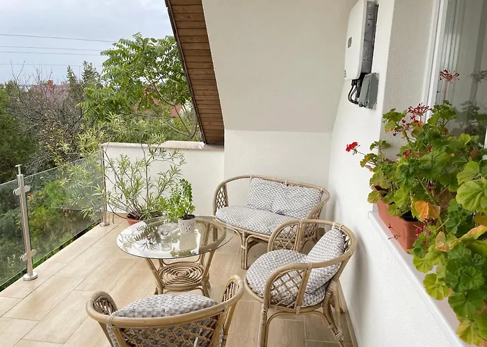 Ildiko Lak * Vonyarcvashegy