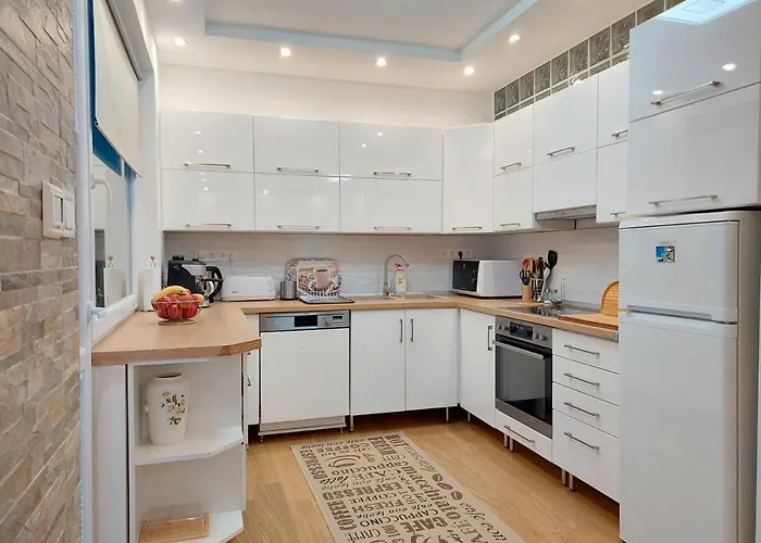 Ildiko Lak * פוניארצוושהג'