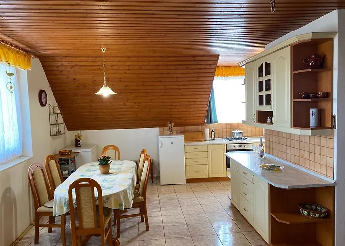 Ildiko Lak פוניארצוושהג'