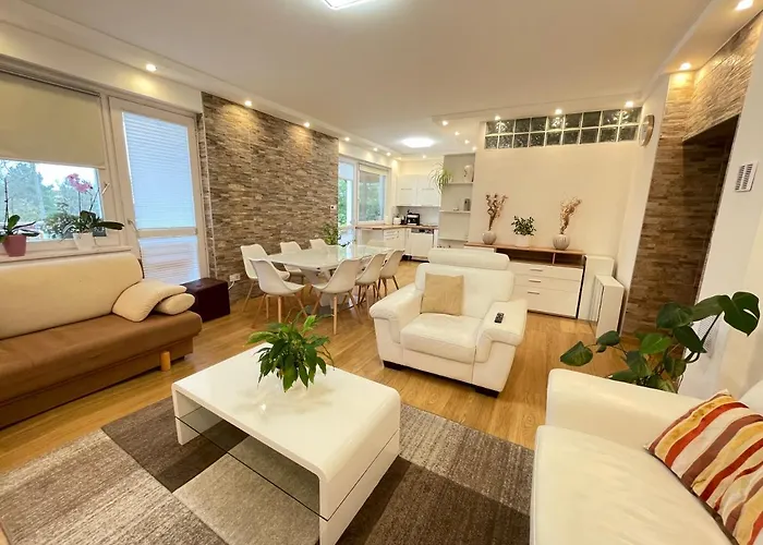 Ildiko Lak * Vonyarcvashegy