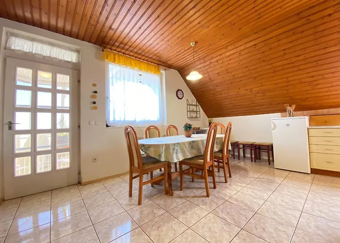 Ildiko Lak * Vonyarcvashegy