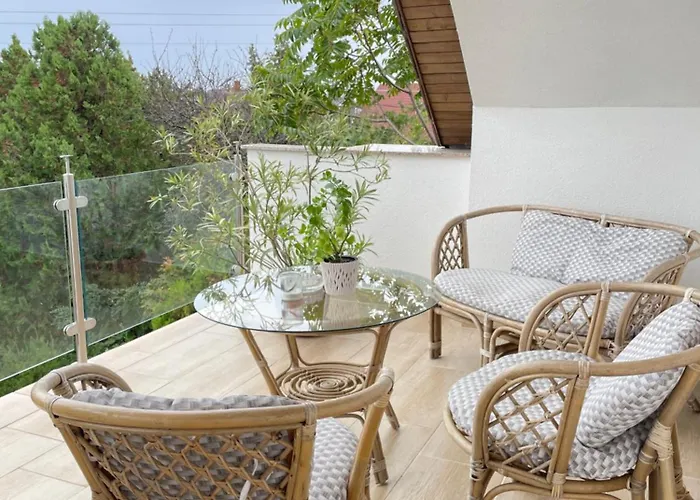 Ildiko Lak Vonyarcvashegy